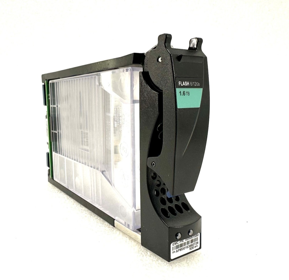 SSD-накопитель 005051580 1.6TB ME 3.5" SAS EMC SSD 12G 520 B 15 TAA DV HDD 118033292-03 — фото 1