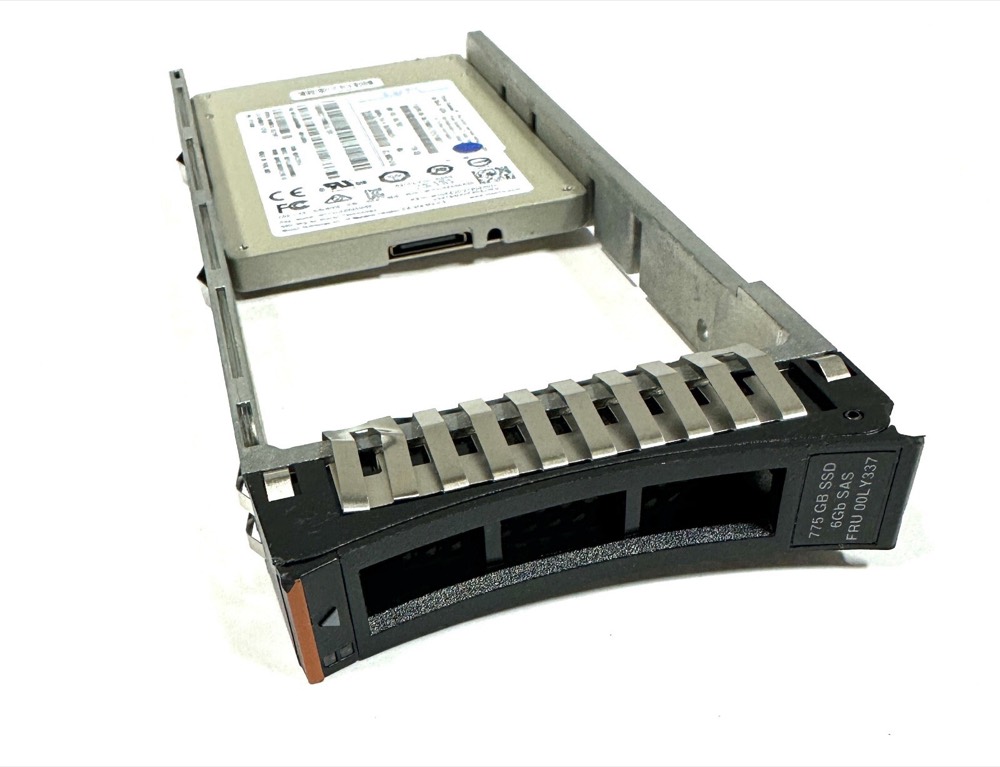 SSD-накопитель 00LY337 00LY369 IBM 775GB eMLC SAS 12Gbps (4K BLOCK -4224) 2.5” SSD for pSeries — фото 1
