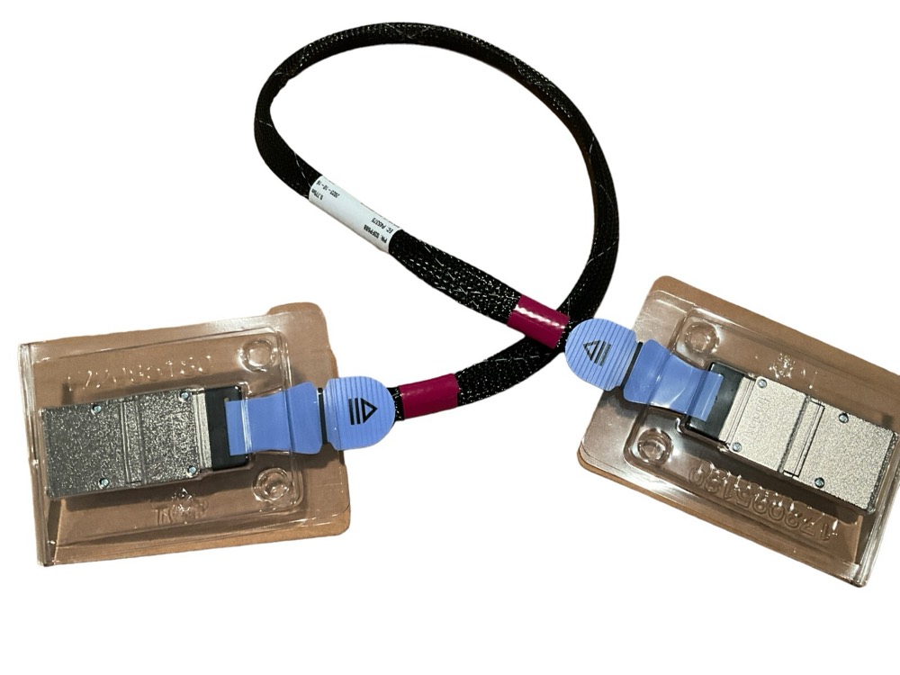 Кабель New IBM 03FP688 Nearstack Pnl Mnt Plug Assy 775mm Cable P45375, E72548 — фото 1