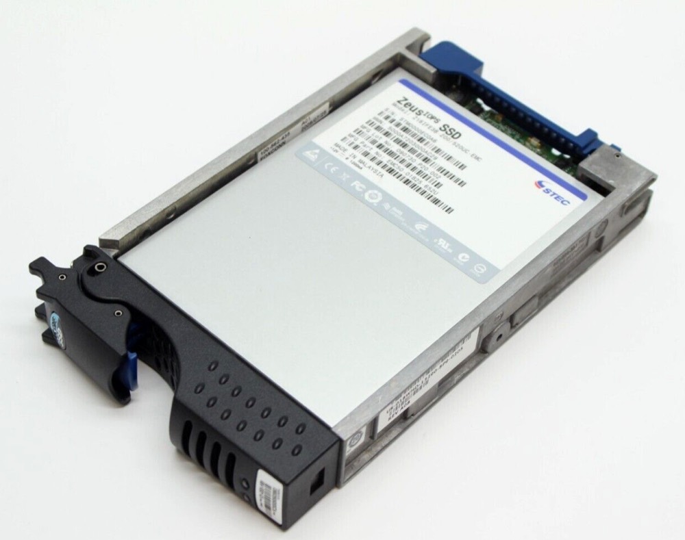 SSD-накопитель 101-000-169 EMC VMAX Zeus 200GB SSD 3.5 in Drive w/tray — фото 1