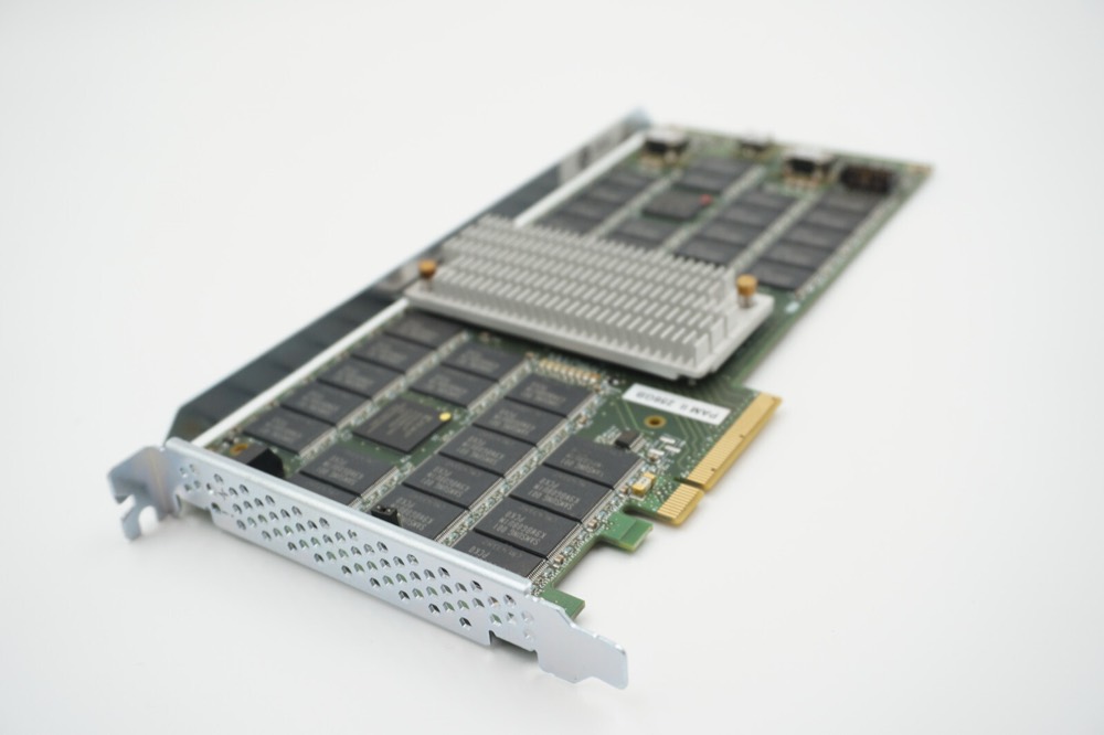 Плата ускорения NetApp PAM 256 ГБ Flash PCIe (110-00153+D0) — фото 1