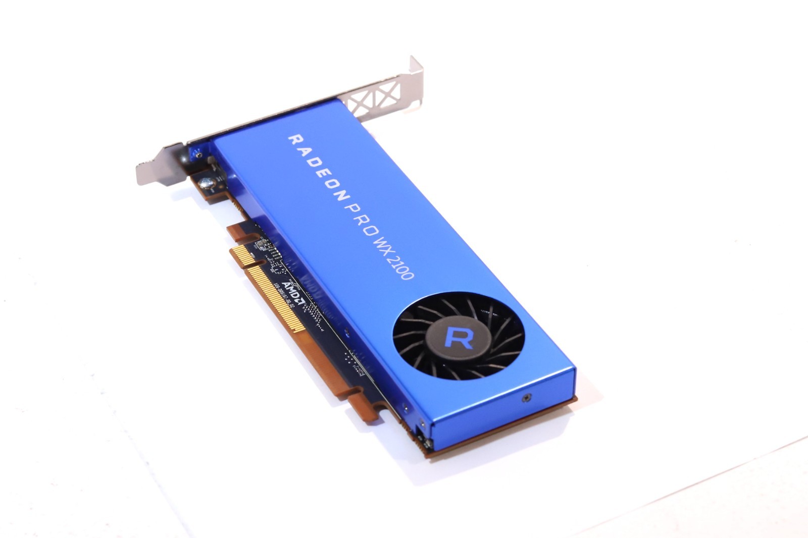 Графический ускоритель AMD Radeon Pro WX 2100 2GB GDDR5 PCIe x16 Graphics Card P/N: 102D0910200 Tested — фото 1