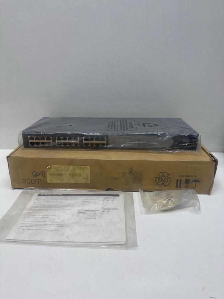 Коммутатор 3Com Baseline Switch 2024 (3C16471), 24 порта 10/100 Мбит/с, неуправляемый — фото 1