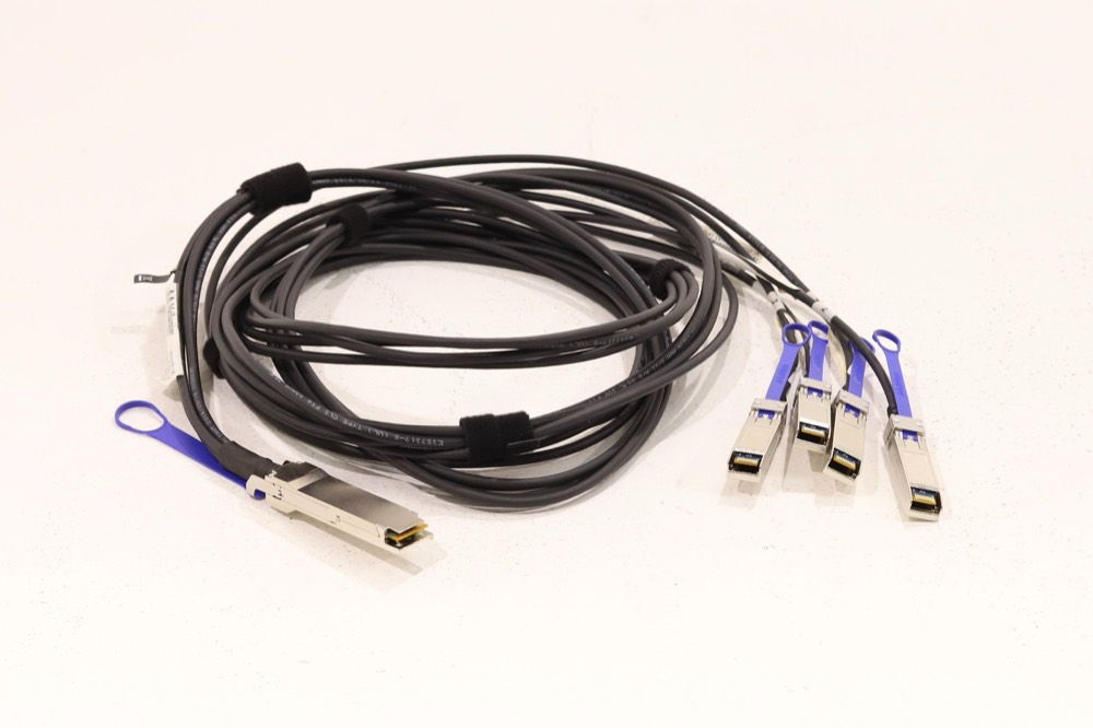 Кабель Mellanox QSFP – 4×SFP+ 40GbE/10GbE DAC разветвительный (MC2609130-003) — фото 1