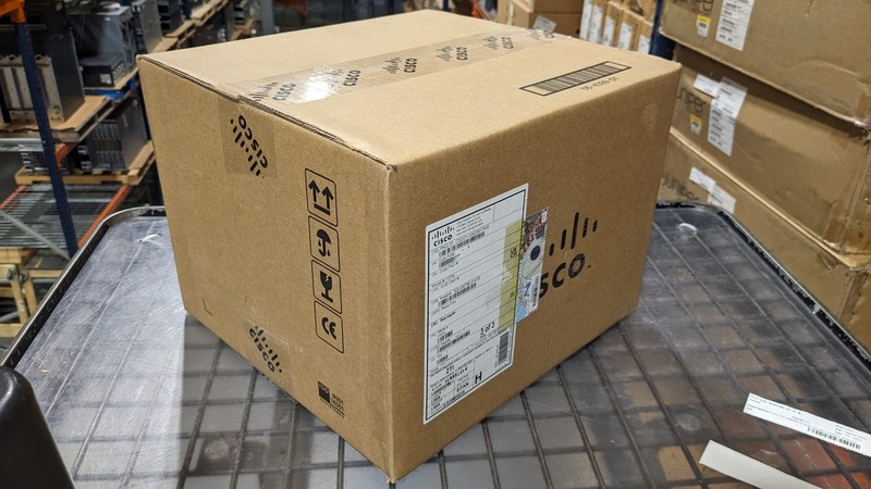 Антенна Factory Sealed Cisco 5G-ANTM-O-4-B Multi-element, 9-in-1, LTE/Wi-Fi/GNSS antenna — фото 1