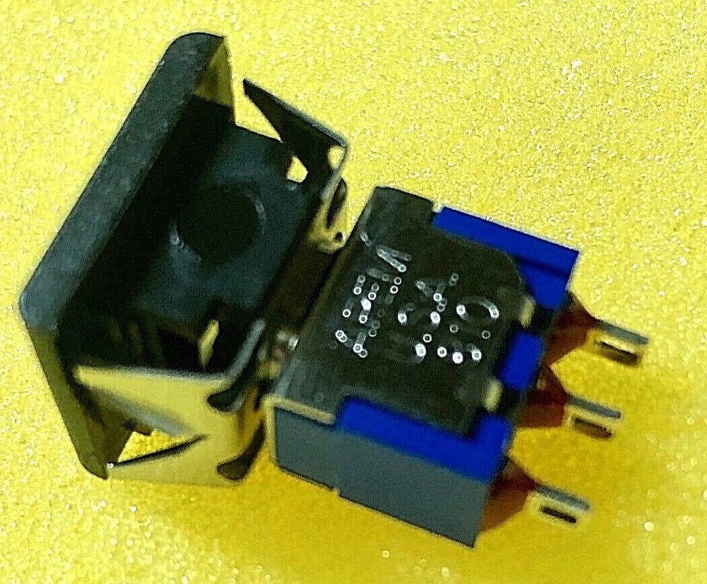 Коммутатор 820K2M1ZBJ81-22 APEM DPDT NO/NC 4VA Momentary Square Push Button Switch NEW 5PCS — фото 1