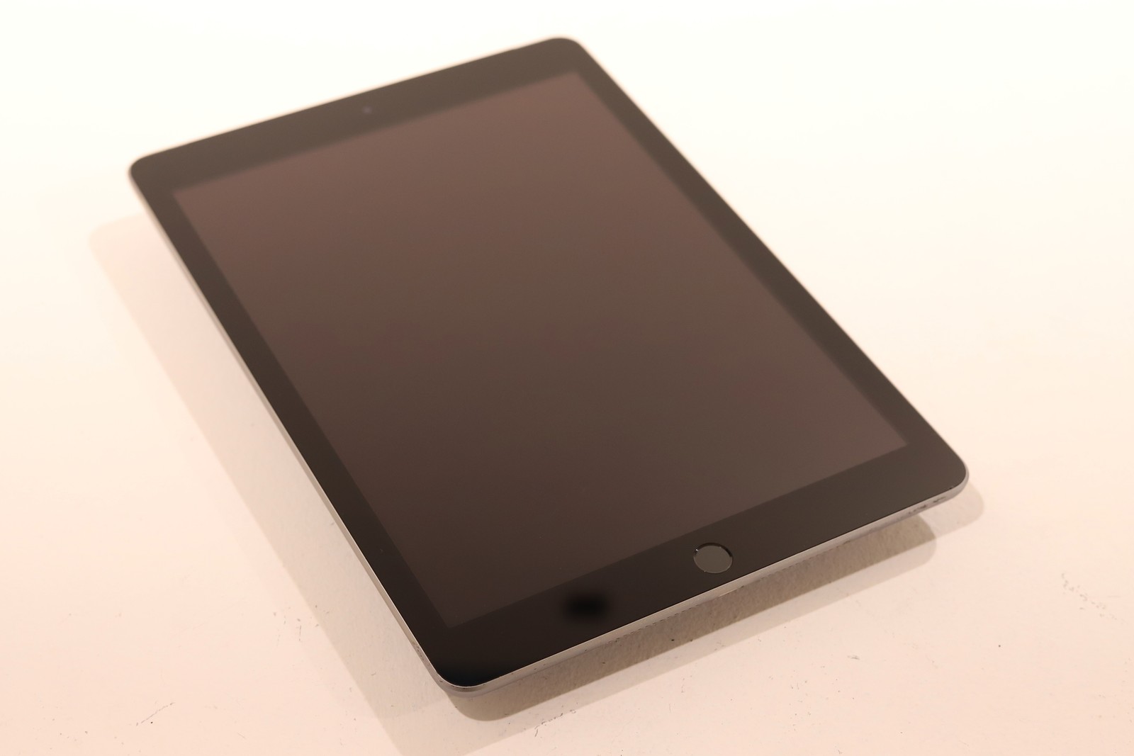 Компонент Apple iPad 6th Gen A1954 9.7" 2GB RAM 128GB A10 Fusion Chip iPad P/N: MR7C2LL/A — фото 1