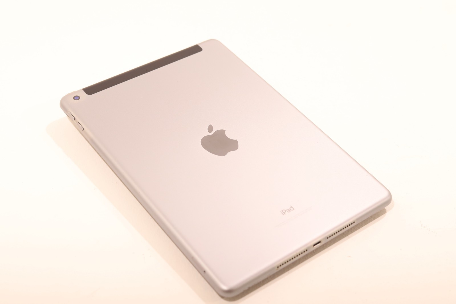 Компонент Apple iPad 6th Gen A1954 9.7" 2GB RAM 128GB A10 Fusion Chip iPad P/N: MR7C2LL/A — фото 3