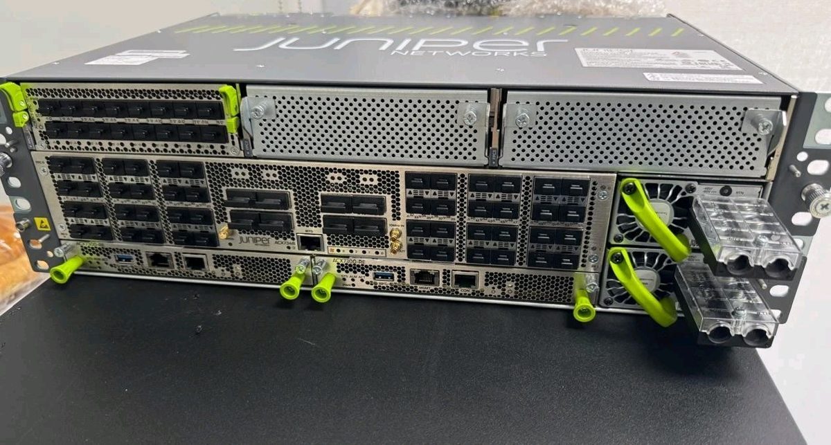 Маршрутизатор Juniper ACX7348 cloud-metro 400G, Junos Evolved — фото 1