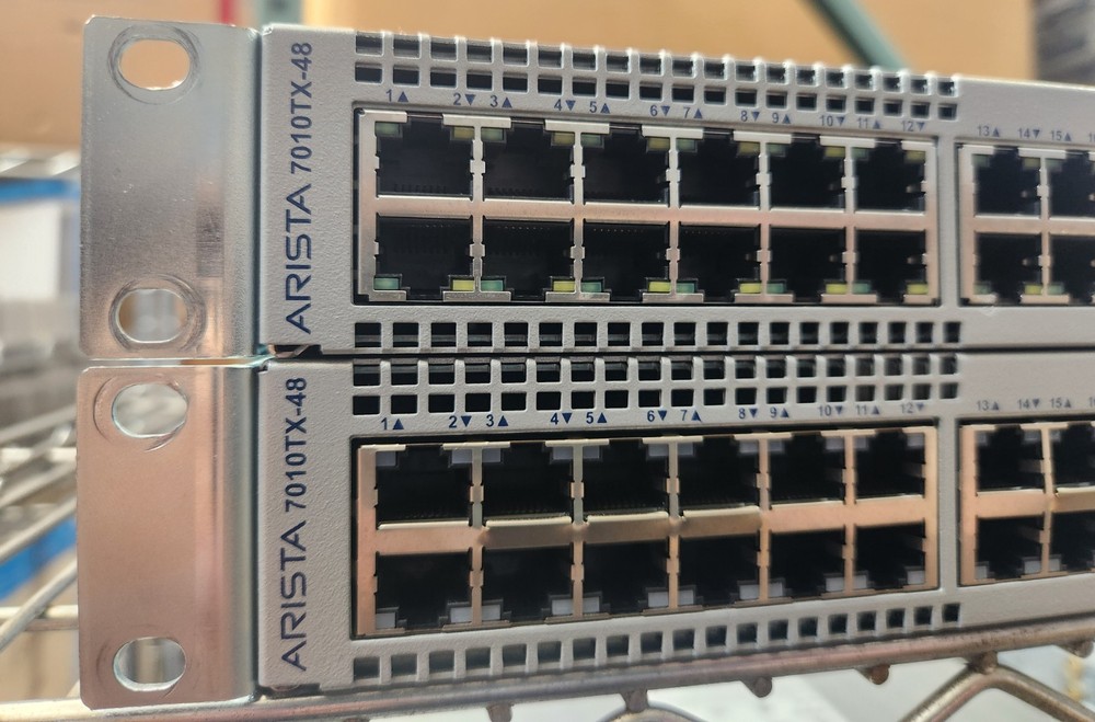 Коммутатор Arista DCS-7010TX-48 — фото 1