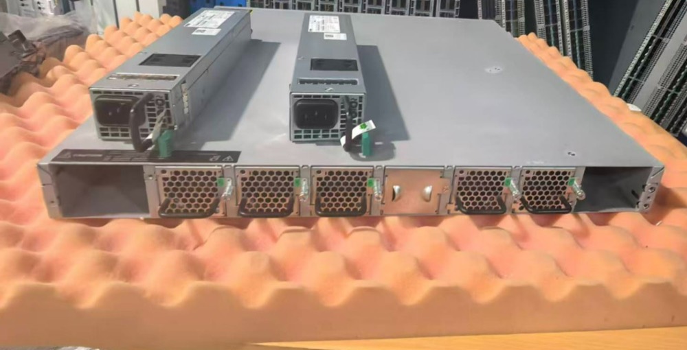 Оборудование Cisco BR-SLX-9240-32C-AC-F — фото 3