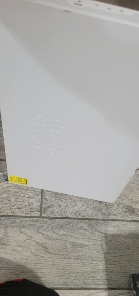 Коммутатор Cisco C1000FE-24P-4G-L — фото 3