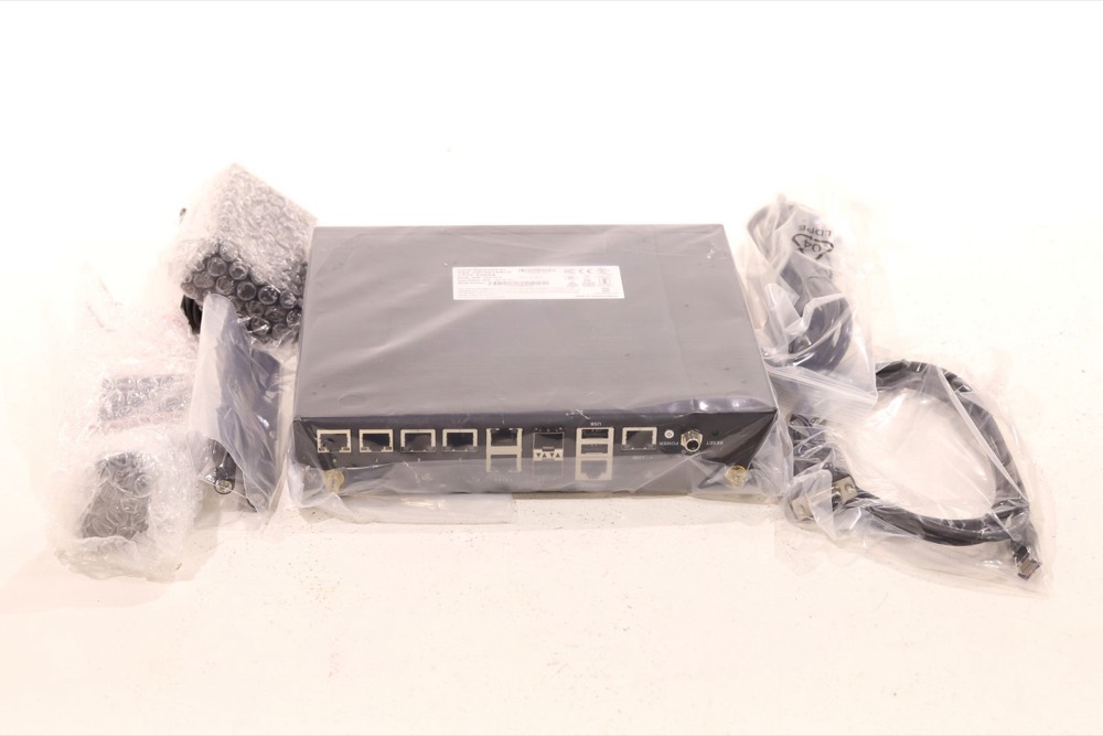 SSD-накопитель Lanner Intel C3558 16GB 64GB SSD Desktop Network Appliance P/N: NCA-1515B-GP2 — фото 3