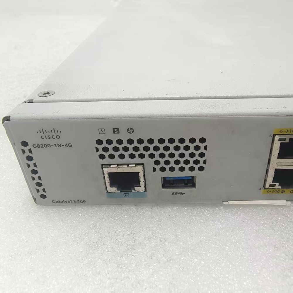 Маршрутизатор Cisco C8200-1N-4G — фото 1