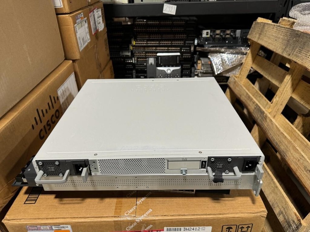 Маршрутизатор Cisco C8300-1N1S-6T — фото 3