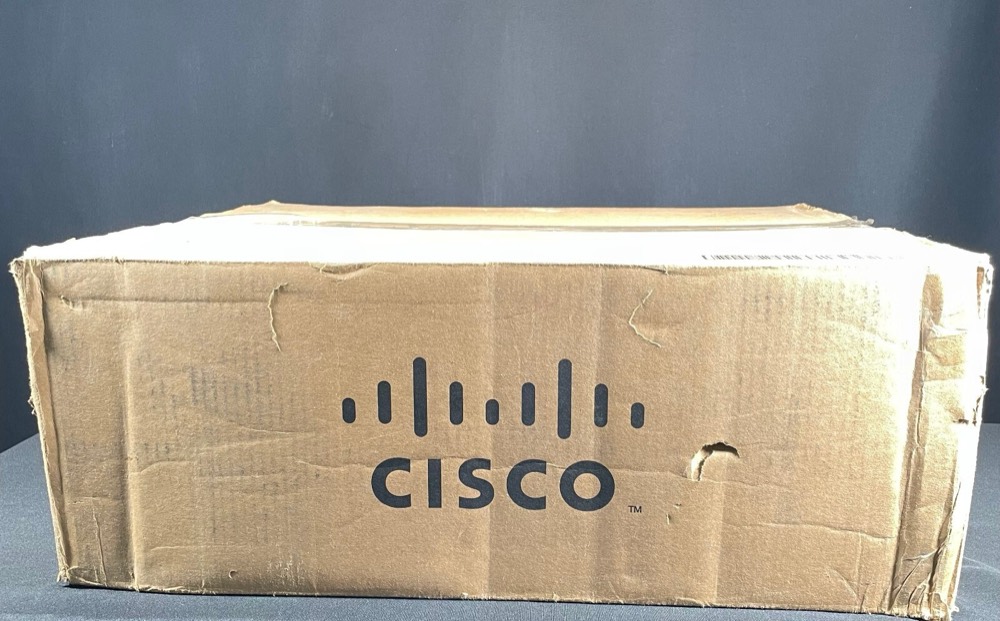 Маршрутизатор Cisco C8300-2N2S-6T — фото 3