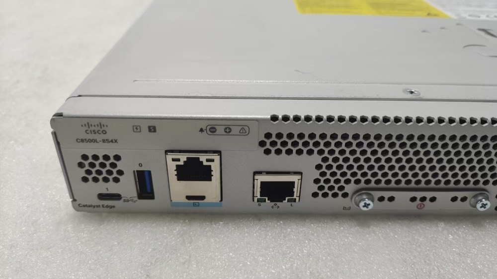 Маршрутизатор Cisco C8500L-8S4X — фото 3