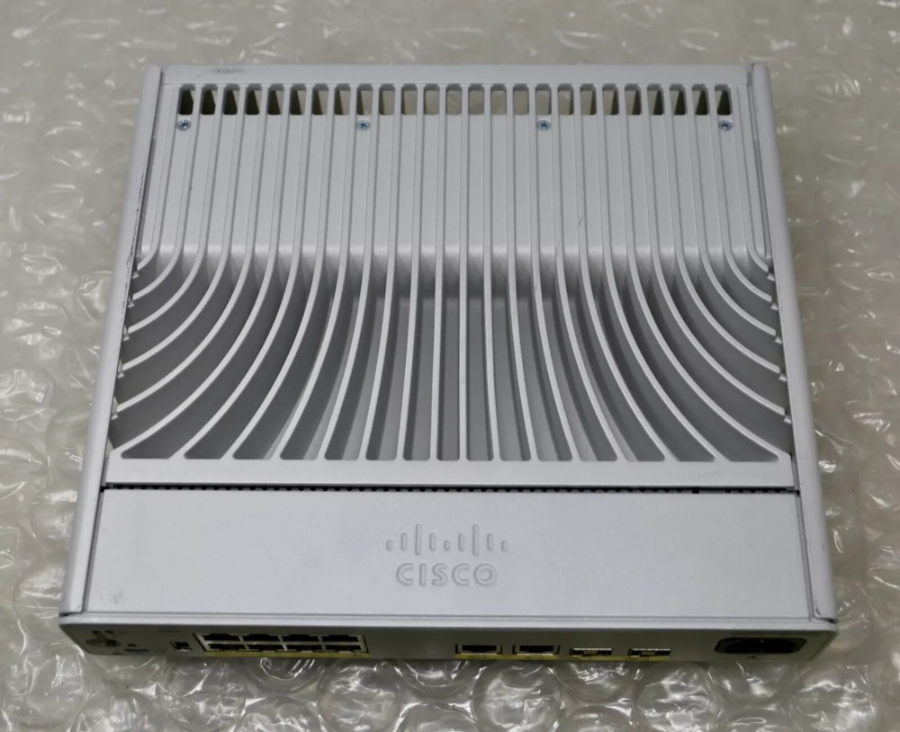 Коммутатор Cisco C9200CX-8P-2X2G-A — фото 2