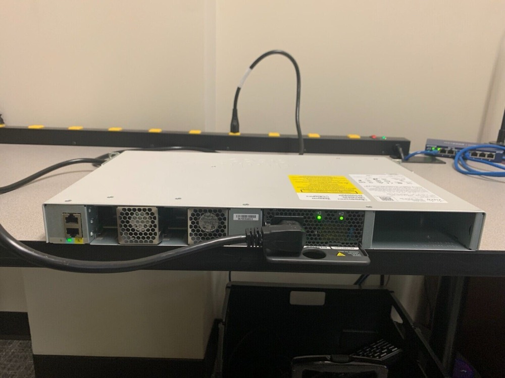 Коммутатор Cisco C9200L-24P-4G-E — фото 3