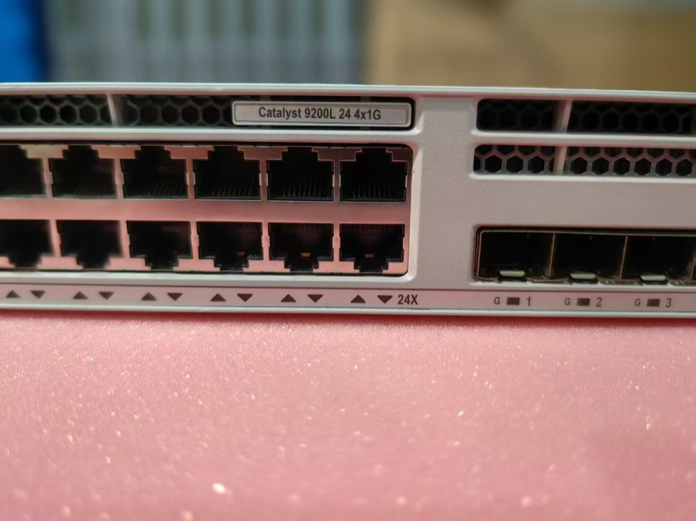 Коммутатор Cisco C9200L-24T-4G-RE — фото 1