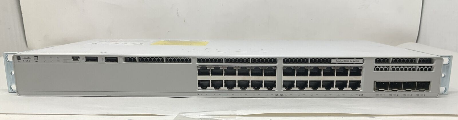 Коммутатор Cisco C9200L-24T-4X-E — фото 1