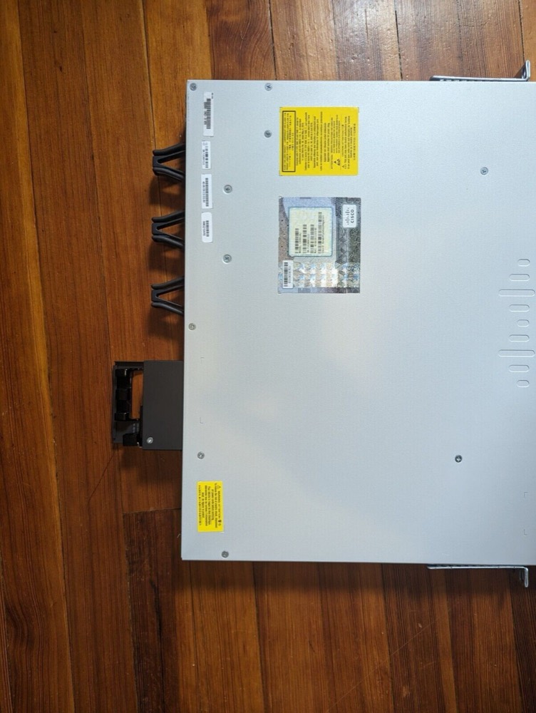 Коммутатор Cisco C9300-24P-A — фото 2