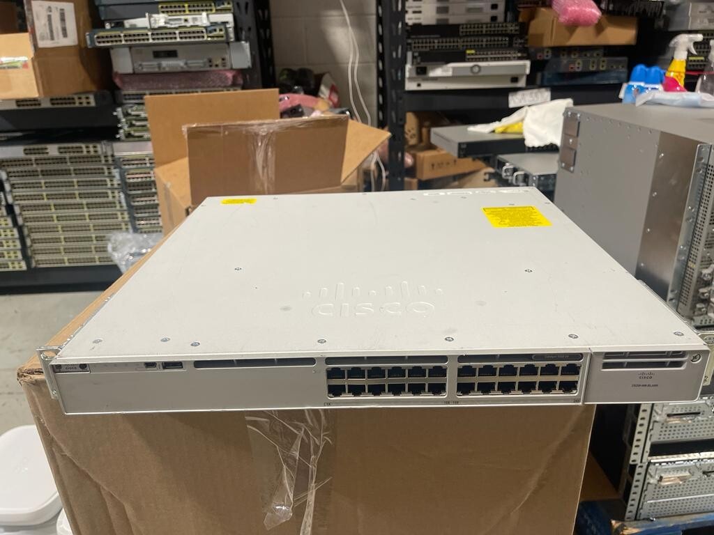 Коммутатор Cisco C9300-24T-A — фото 1
