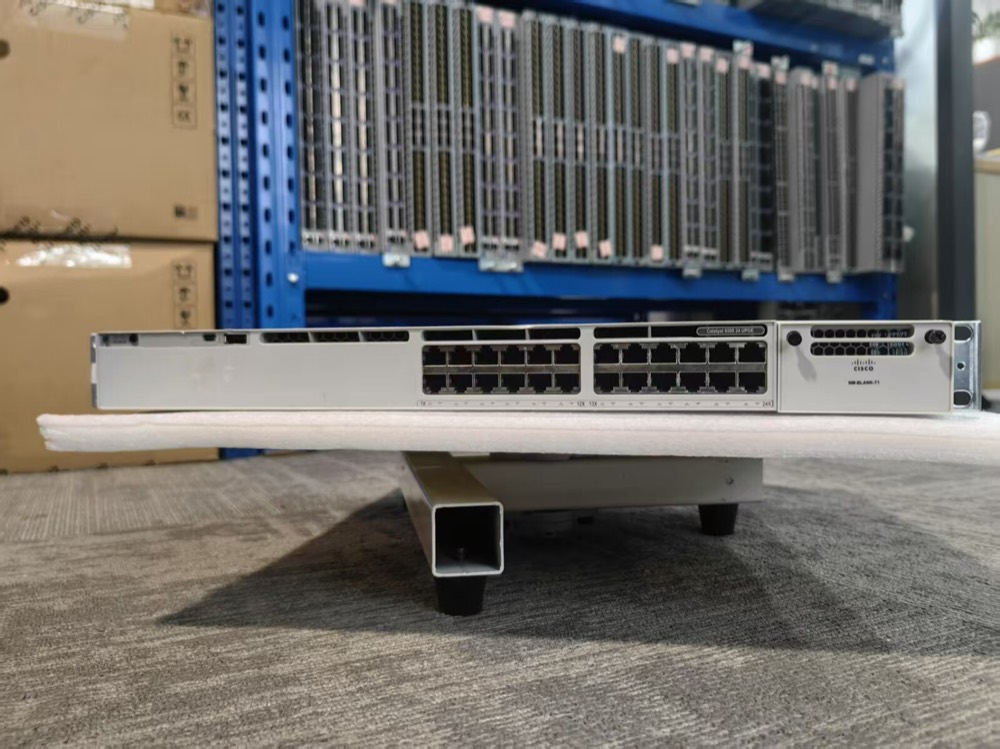 Коммутатор Cisco C9300-24U-A — фото 2