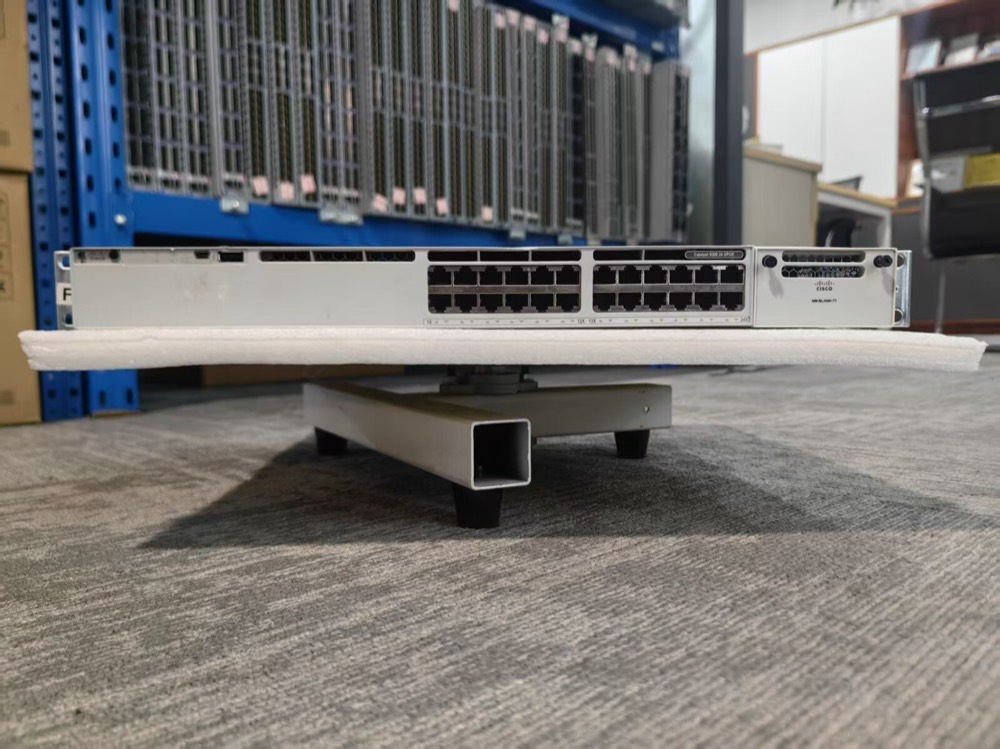 Коммутатор Cisco C9300-24U-A — фото 3