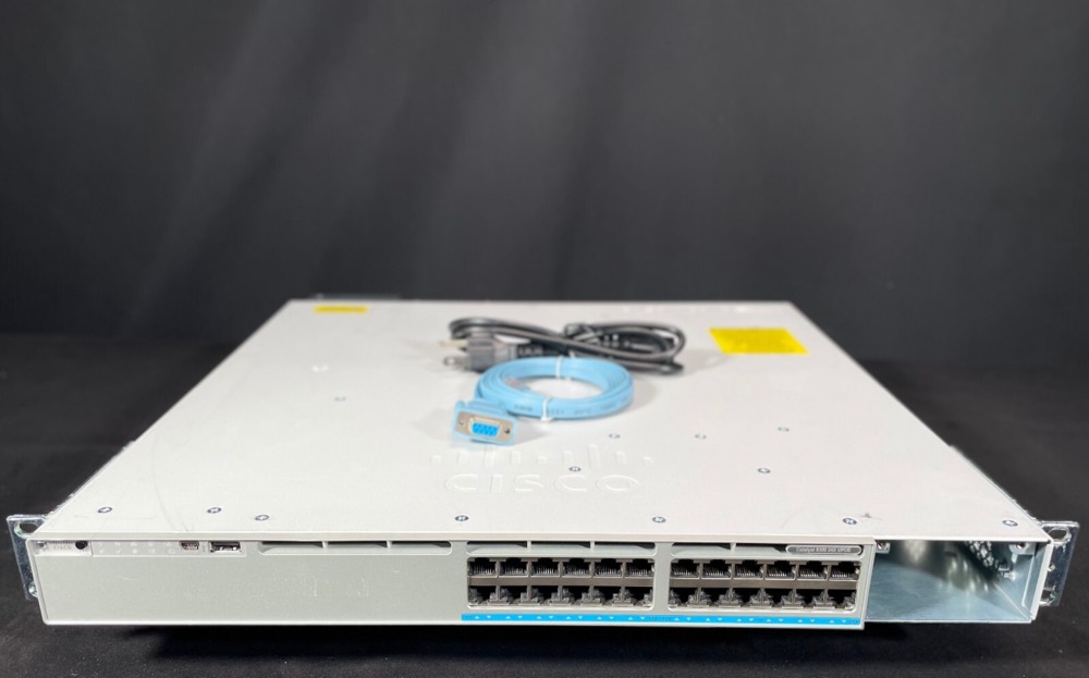 Коммутатор Cisco C9300-24UX-E — фото 1