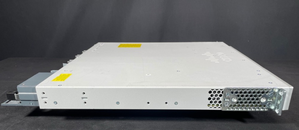 Коммутатор Cisco C9300-24UX-E — фото 3
