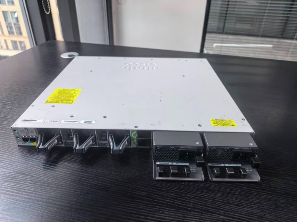 Коммутатор Cisco C9300-48H-A — фото 1