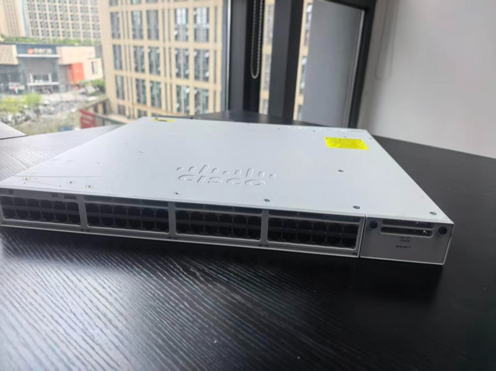 Коммутатор Cisco C9300-48H-A — фото 2