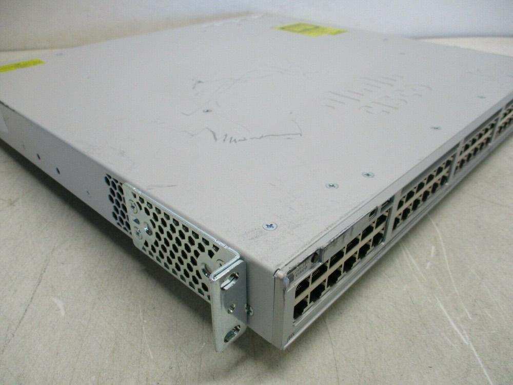 Коммутатор Cisco C9300-48T-E — фото 2