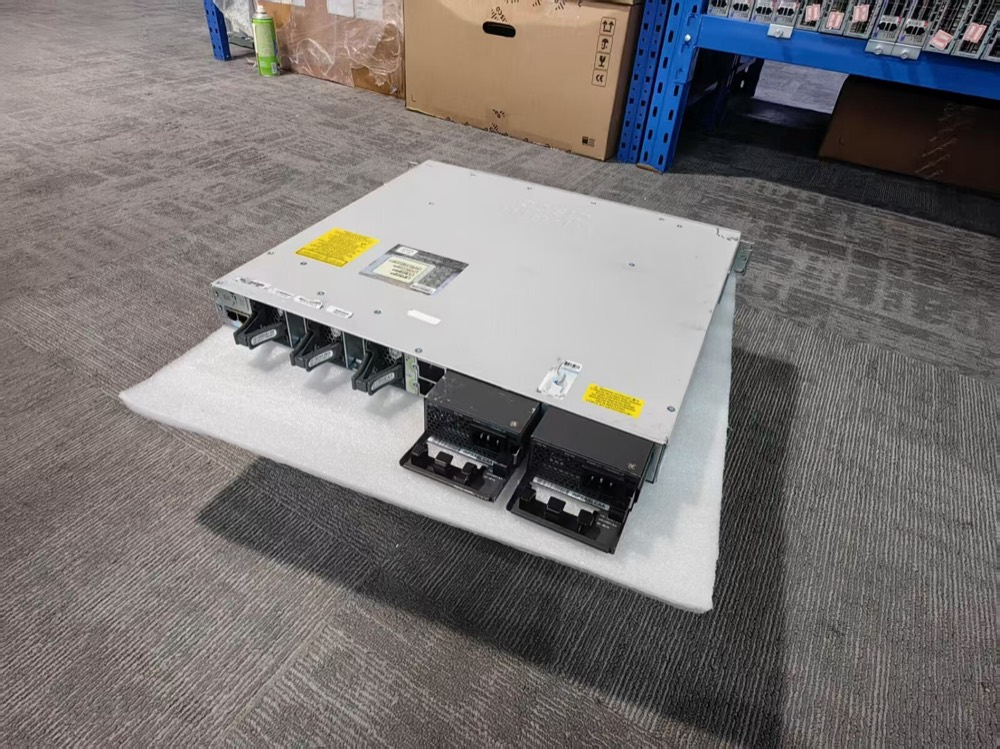 Коммутатор Cisco C9300-48U-A — фото 1