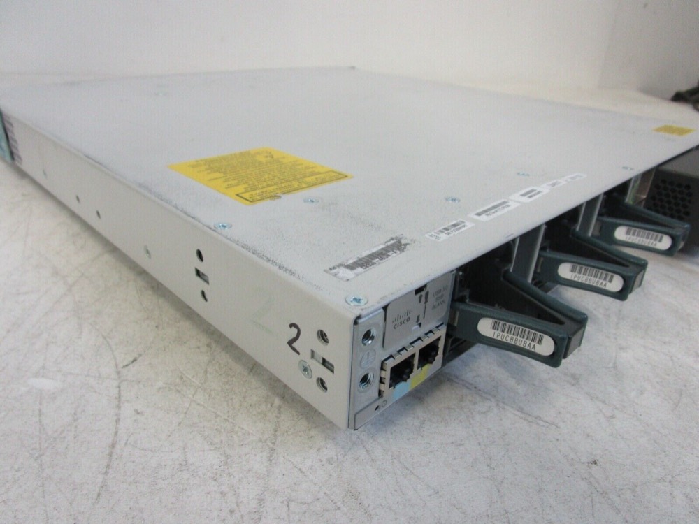 Коммутатор Cisco C9300-48UN-A — фото 3