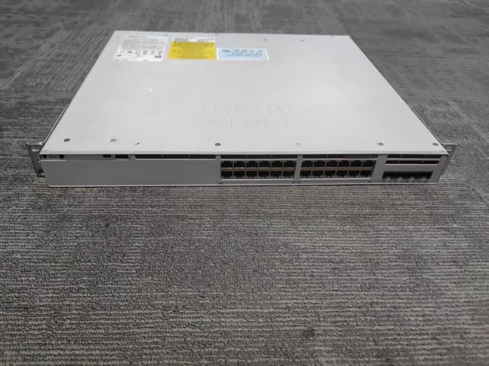 Коммутатор Cisco C9300L-24P-4X-E — фото 1
