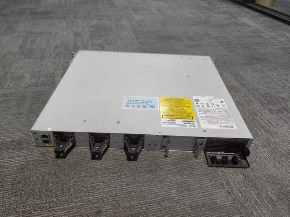 Коммутатор Cisco C9300L-24P-4X-E — фото 4