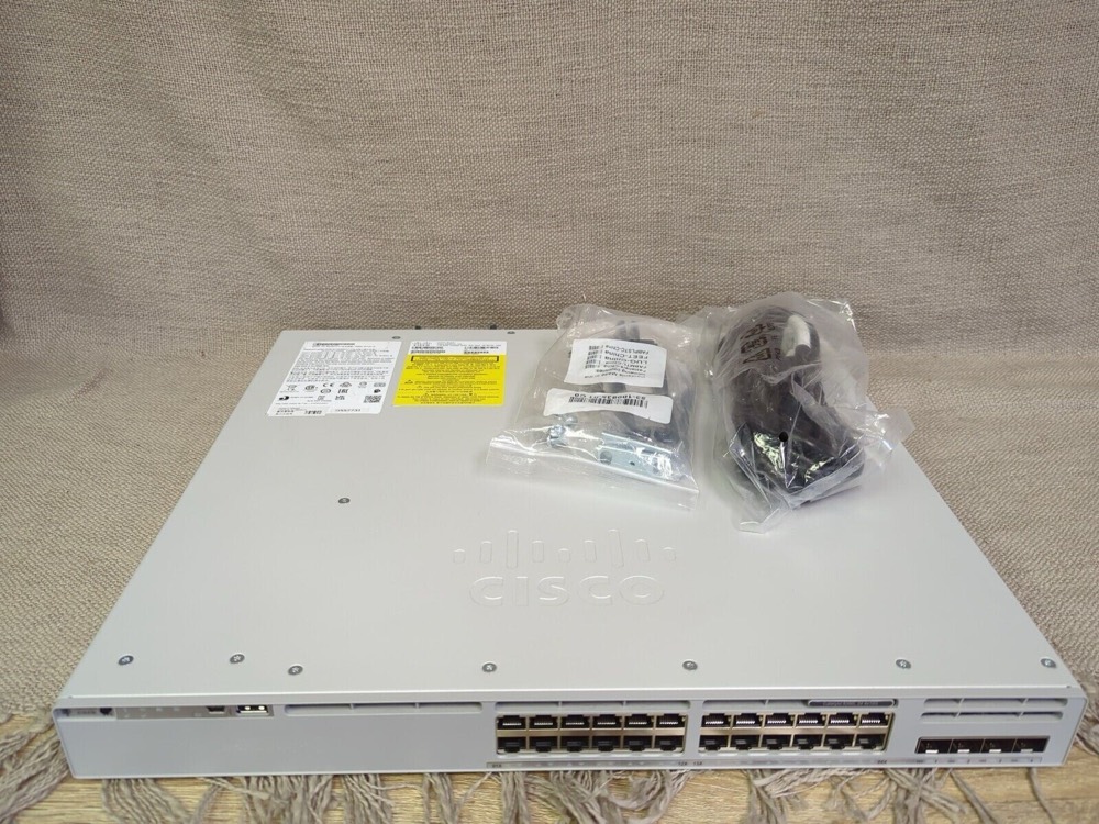 Коммутатор Cisco C9300L-24T-4X-E — фото 1