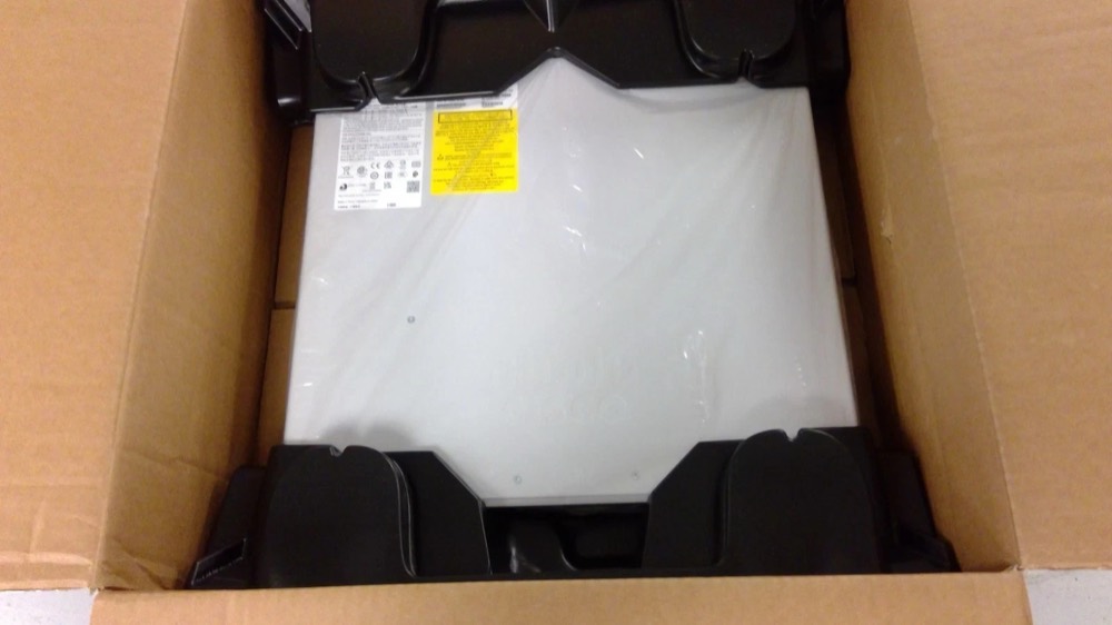 Коммутатор Cisco C9300L-48T-4X-E — фото 2