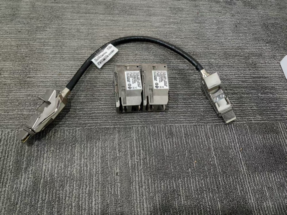 Коммутатор Cisco C9300L-STACK-KIT — фото 1