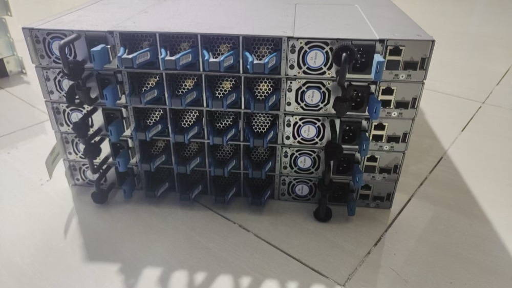 Коммутатор Cisco C93180YC-EX — фото 1