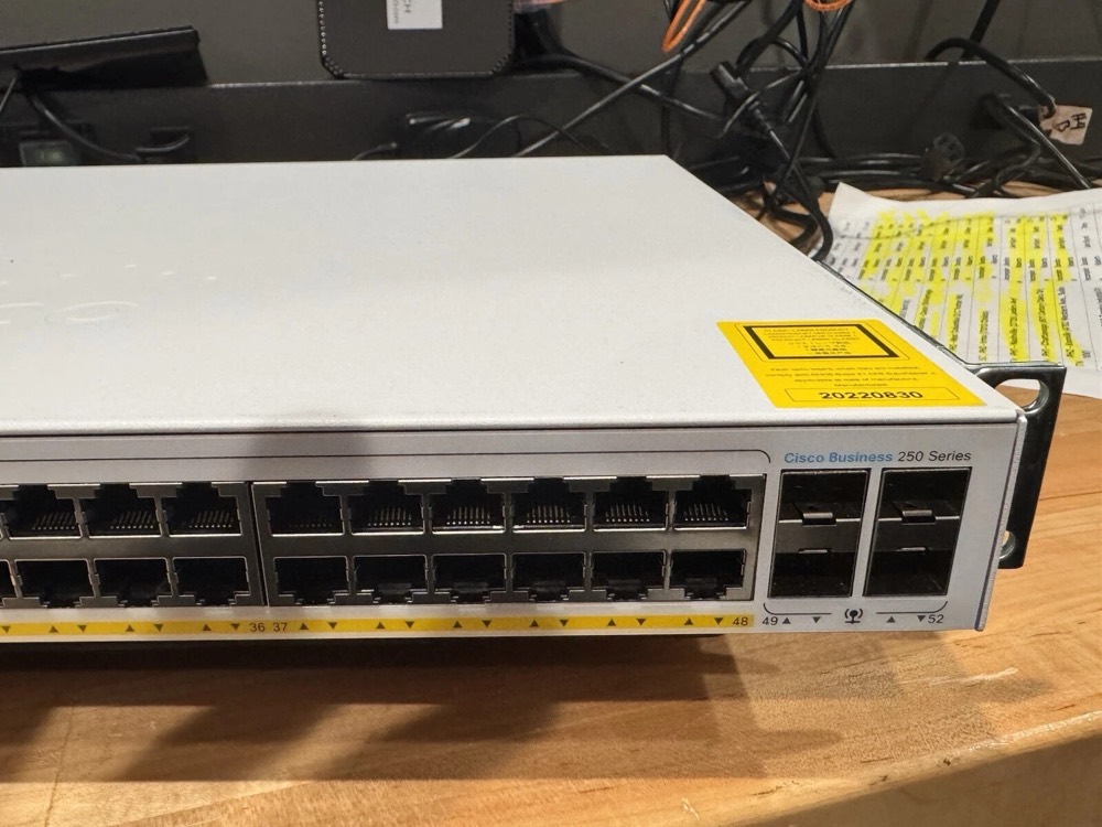 Коммутатор Cisco CBS250-48P-4G — фото 1