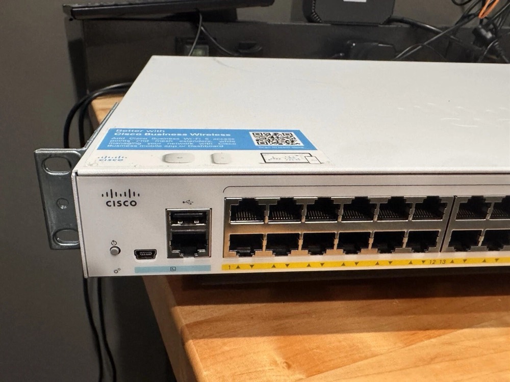 Коммутатор Cisco CBS250-48P-4G — фото 2