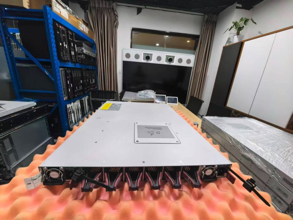Оборудование Cisco Cisco8101-32FH-O — фото 2