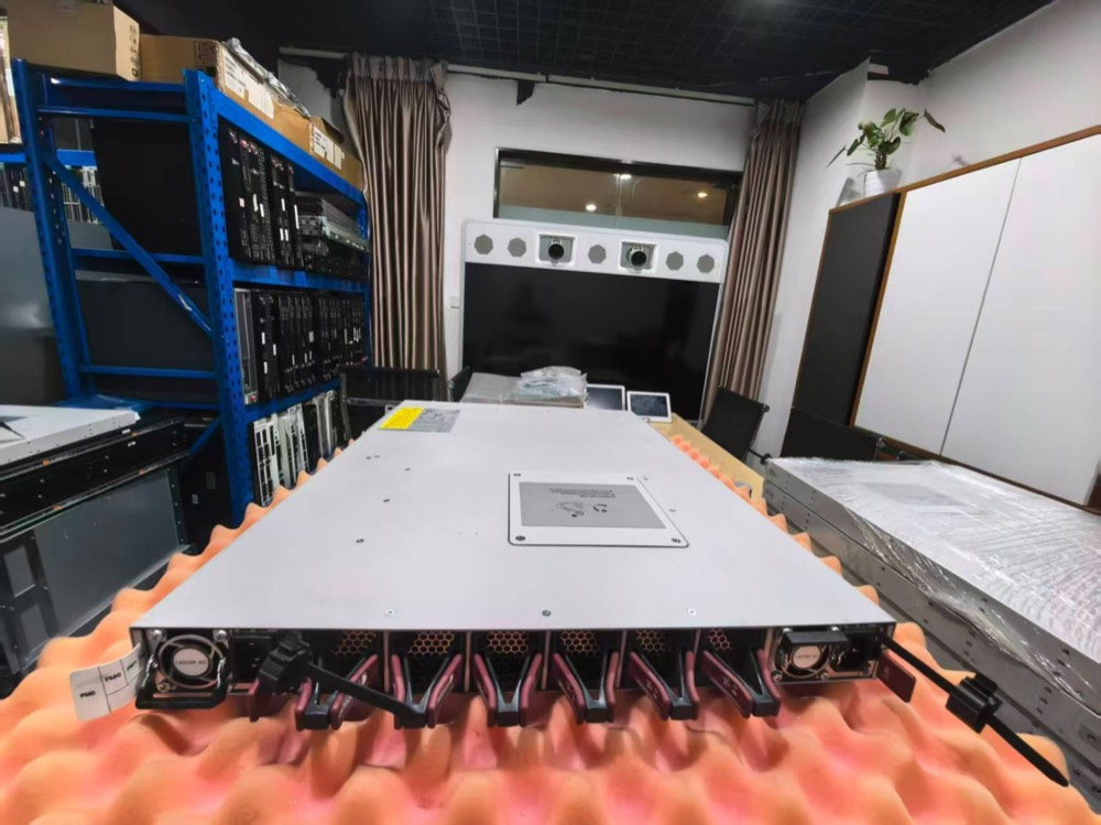 Оборудование Cisco Cisco8101-32FH-O — фото 3