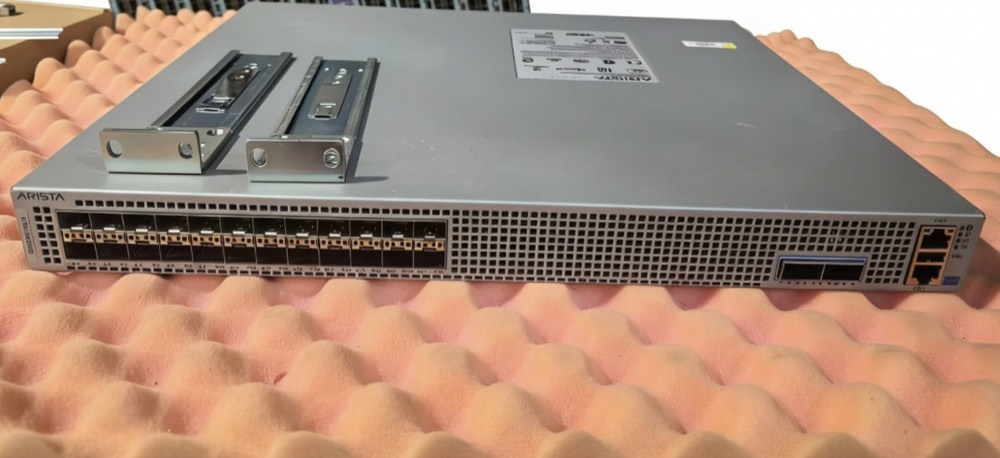 Коммутатор Arista DCS-7020SR-24C2-F — фото 1