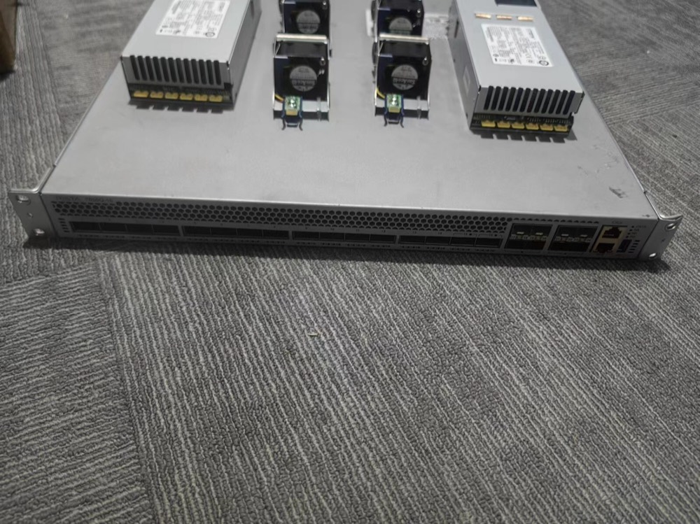 Коммутатор Arista DCS-7050Q-16-R — фото 1