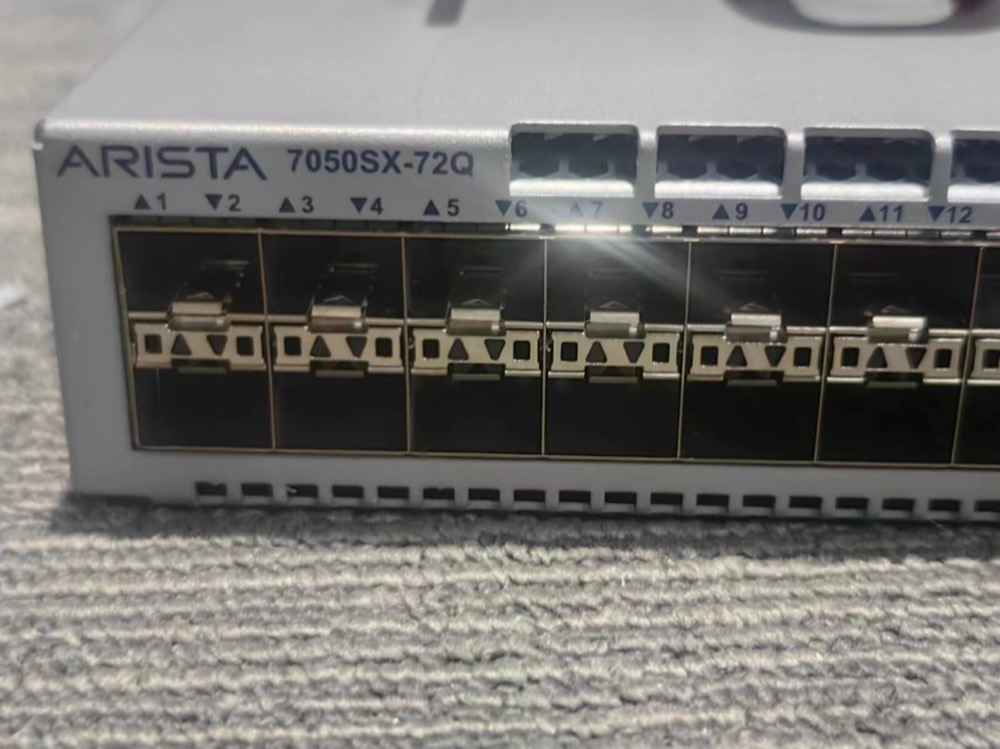 Коммутатор Arista DCS-7050SX-72Q-F — фото 1