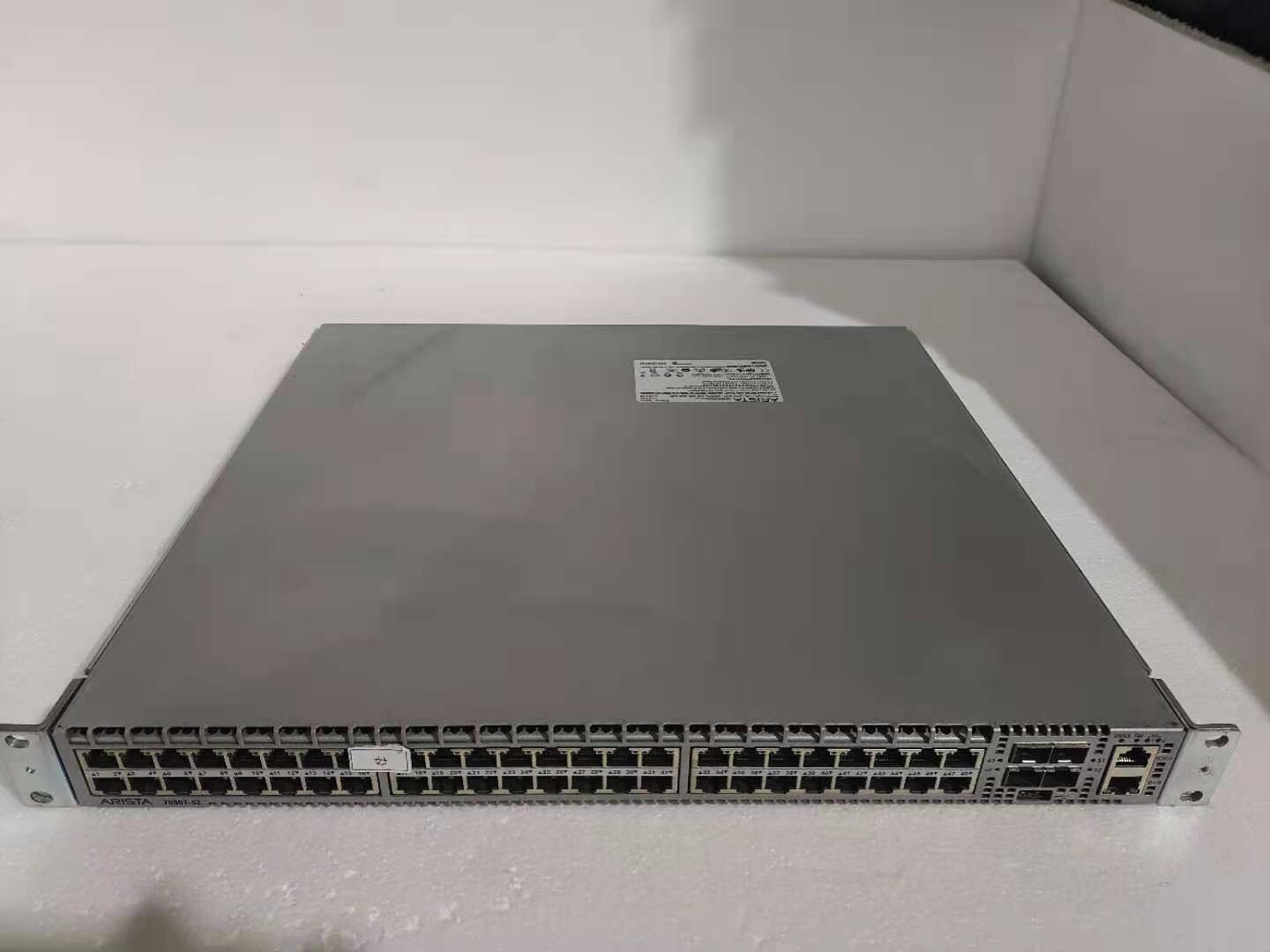 Коммутатор Arista DCS-7050T-52 — фото 1